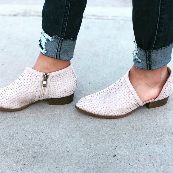 Cyber monday sale PERFORATED SIDE CUT OUT BOOTIE - Picture 4 of 6